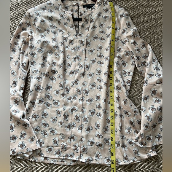 Banana Republic Long Bell Sleeve Blouse. Pink/Peach Flowy Floral Size Medium - Picture 10 of 11